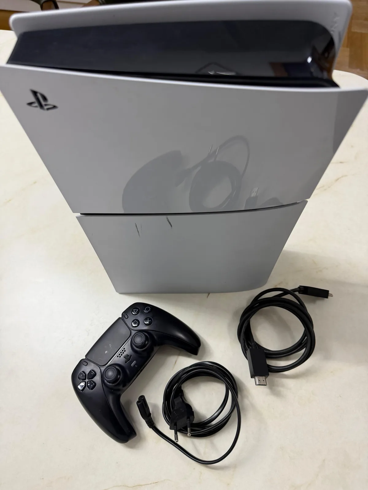 PS5 + Video lojë — foto 1 nga 2