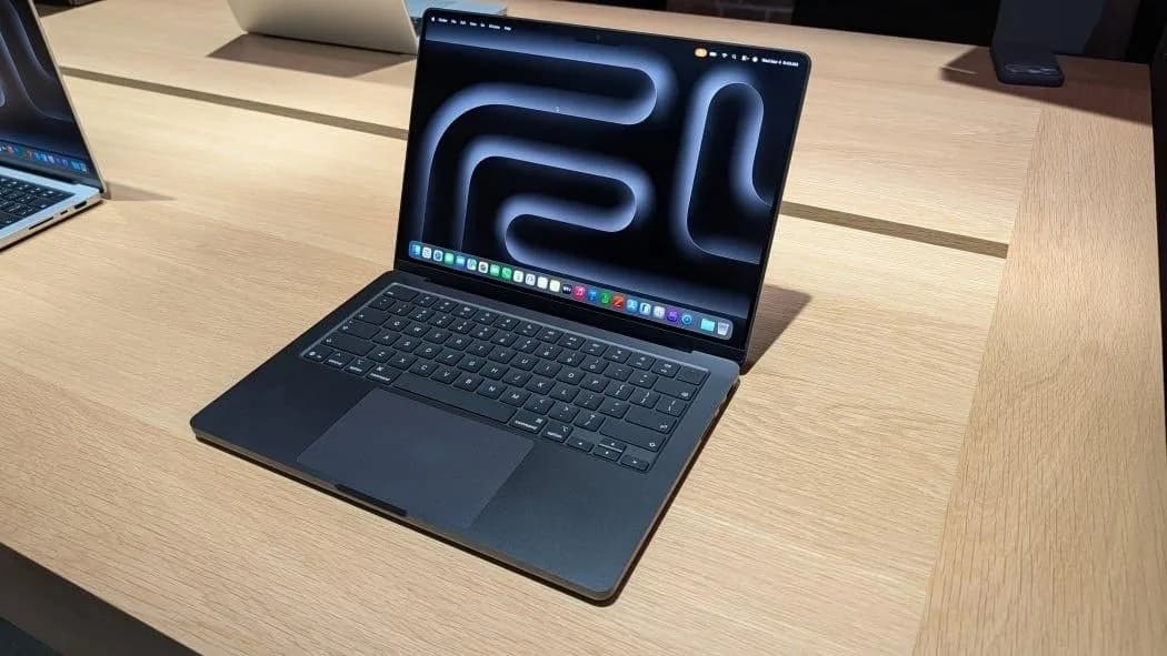 Apple MacBook Pro 14" M5, 16 GB RAM, 512 GB SSD — foto 1 nga 2