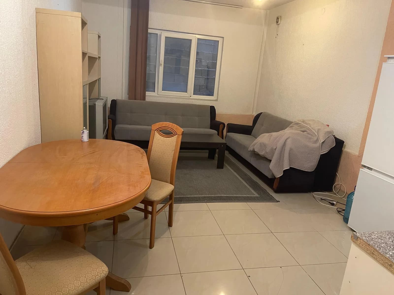 Jepet banesë garsonierë me qira — foto 1 nga 4