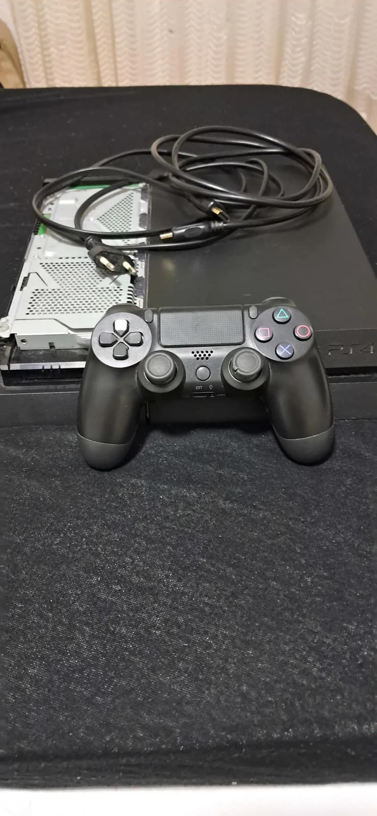 Shitet PS4 me lojëra — foto 1 nga 2