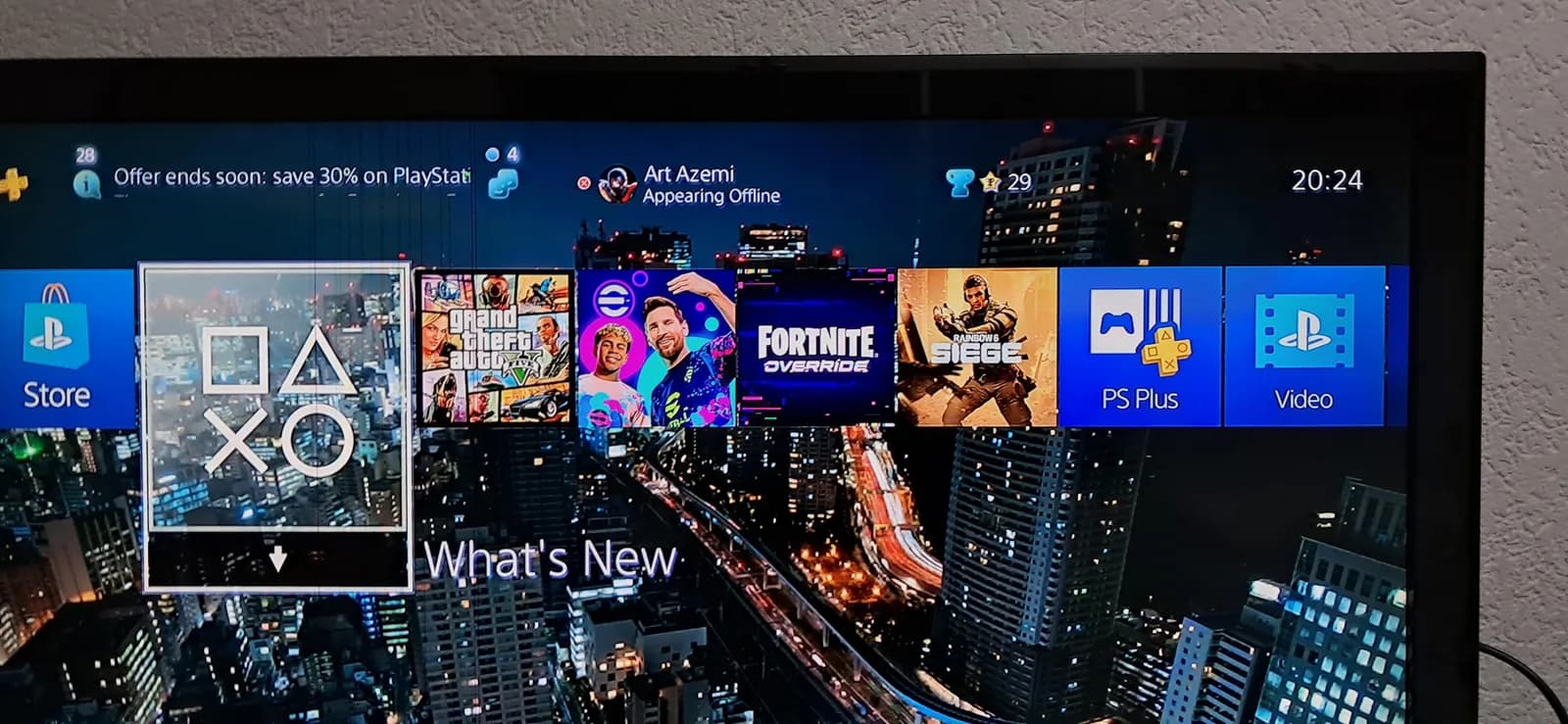 Shitet PS4 me lojëra — foto 2 nga 2