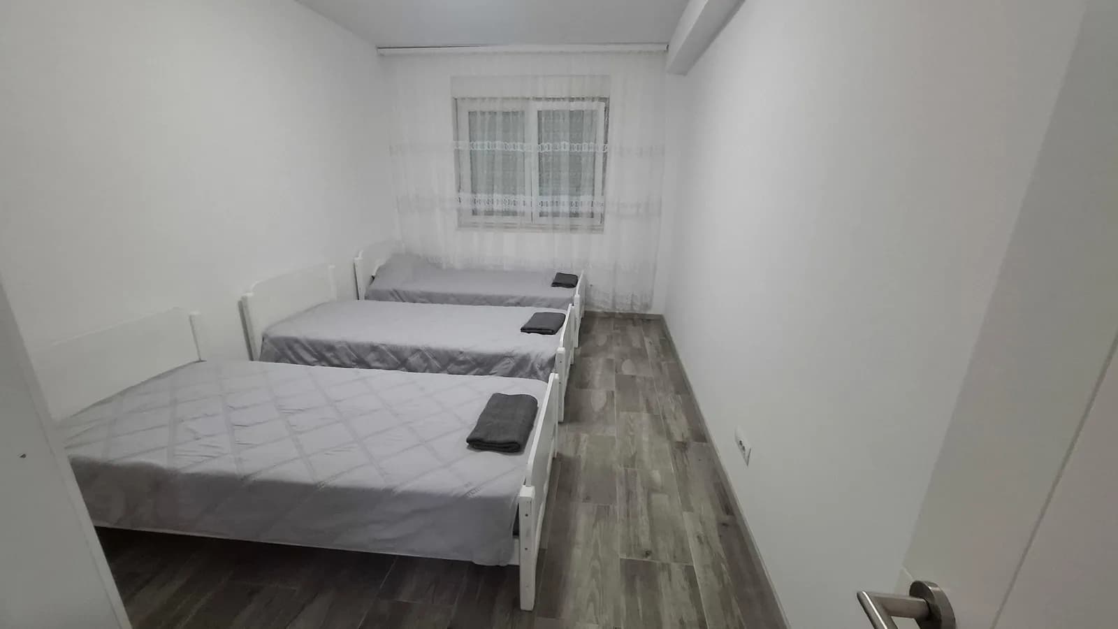 Banesë 2+1 me qira - përballë Parkut të Qytetit, afër Fakultetit. — foto 2 nga 11