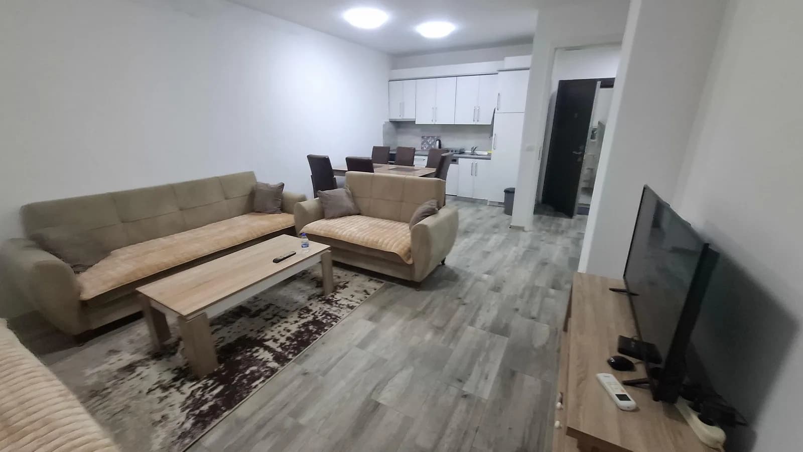 Banesë 2+1 me qira - përballë Parkut të Qytetit, afër Fakultetit. — foto 1 nga 11
