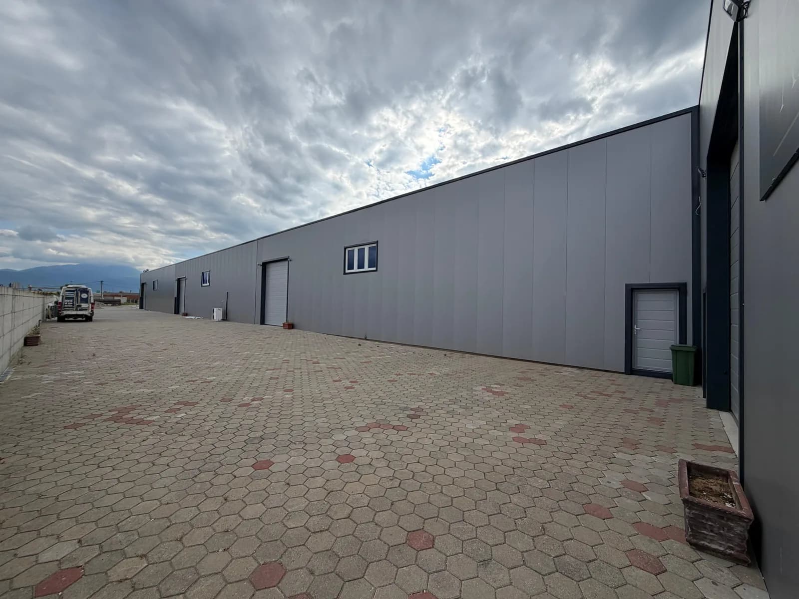 Depo 330 m² me qira - 1100 euro /muaj — foto 2 nga 6