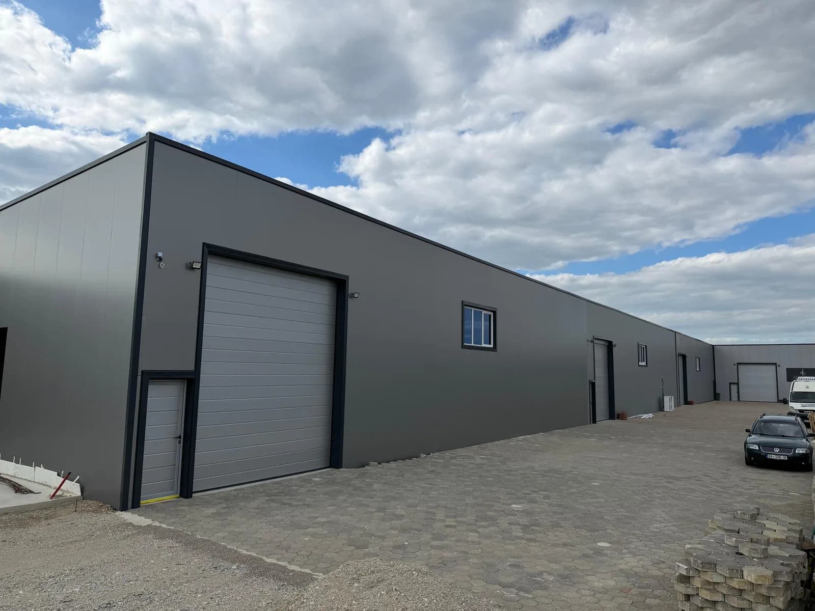 Depo 330 m² me qira - 1100 euro /muaj — foto 1 nga 6