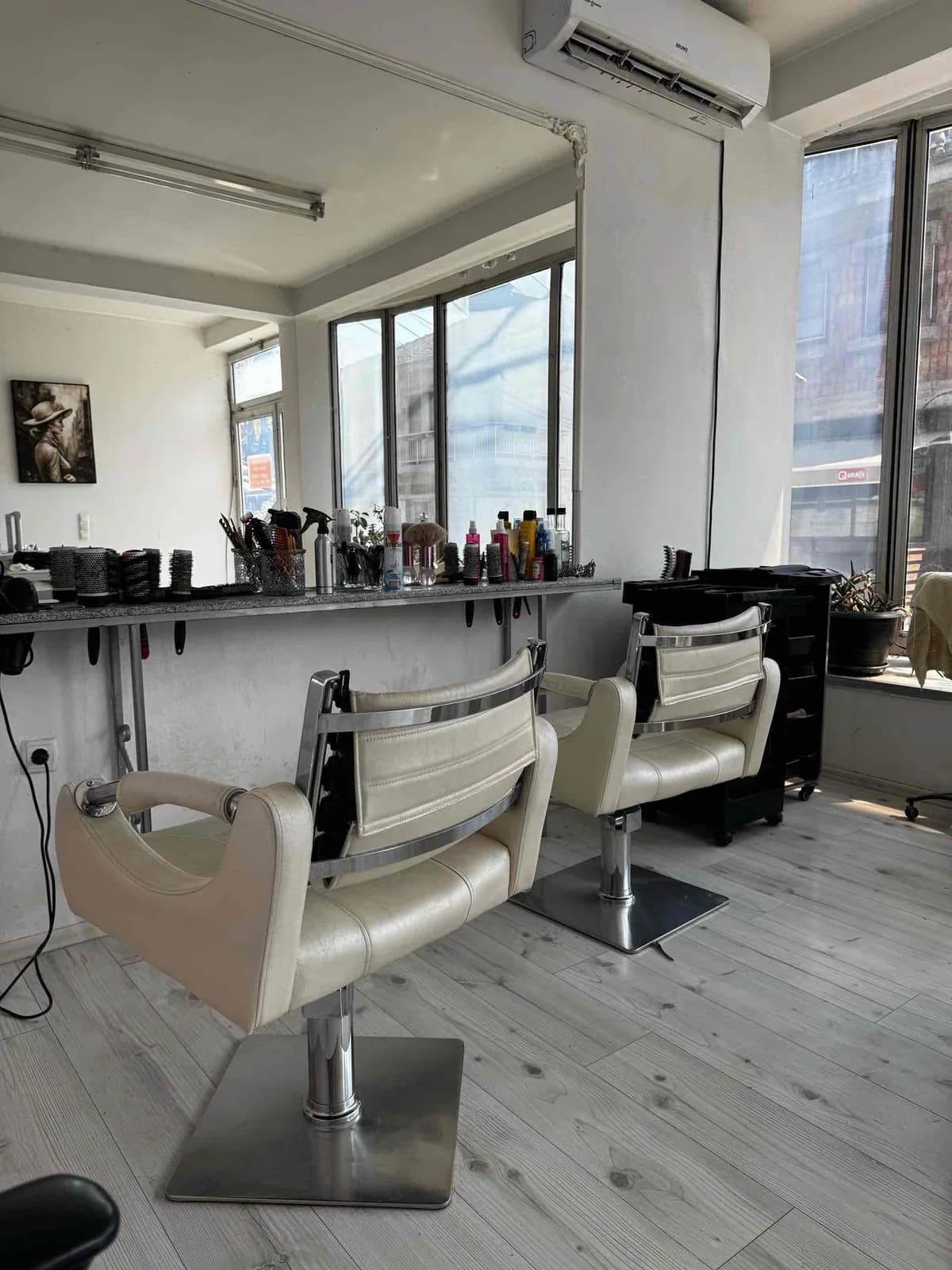Shitet interiori i biznesit me çmim të volitshëm — foto 2 nga 6