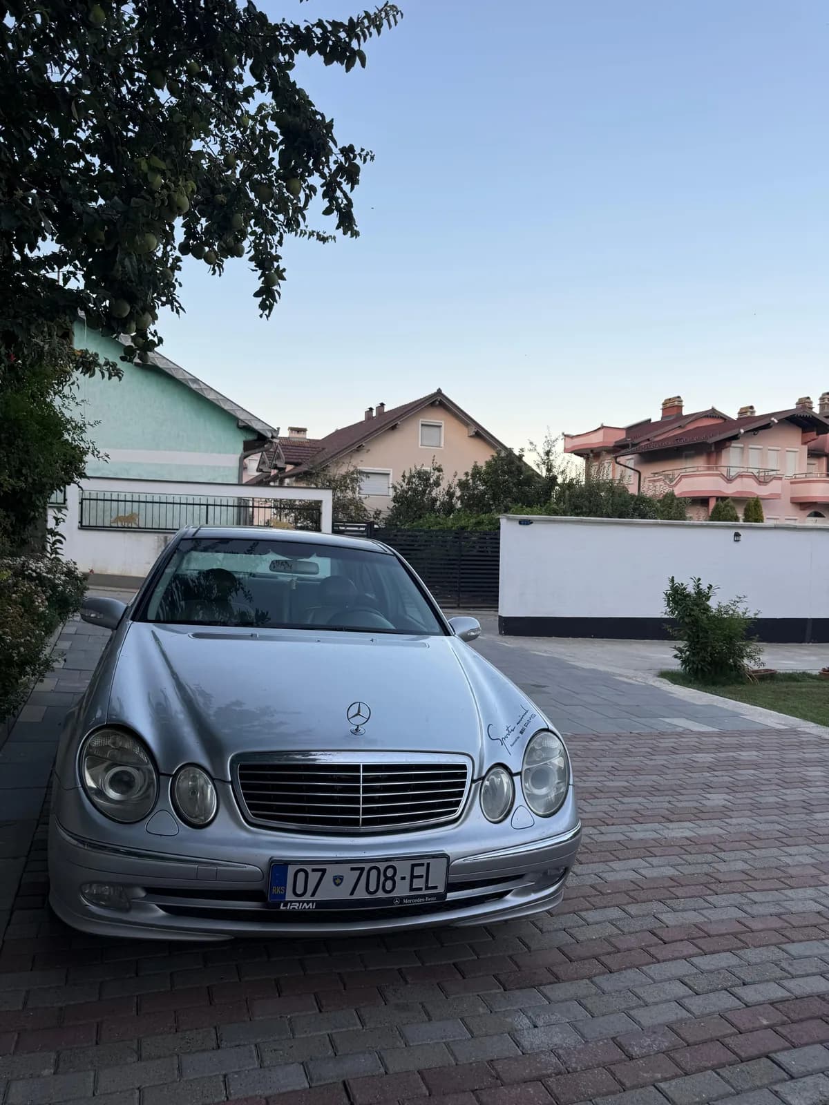 Mercedes-Benz E 270 — foto 2 nga 5