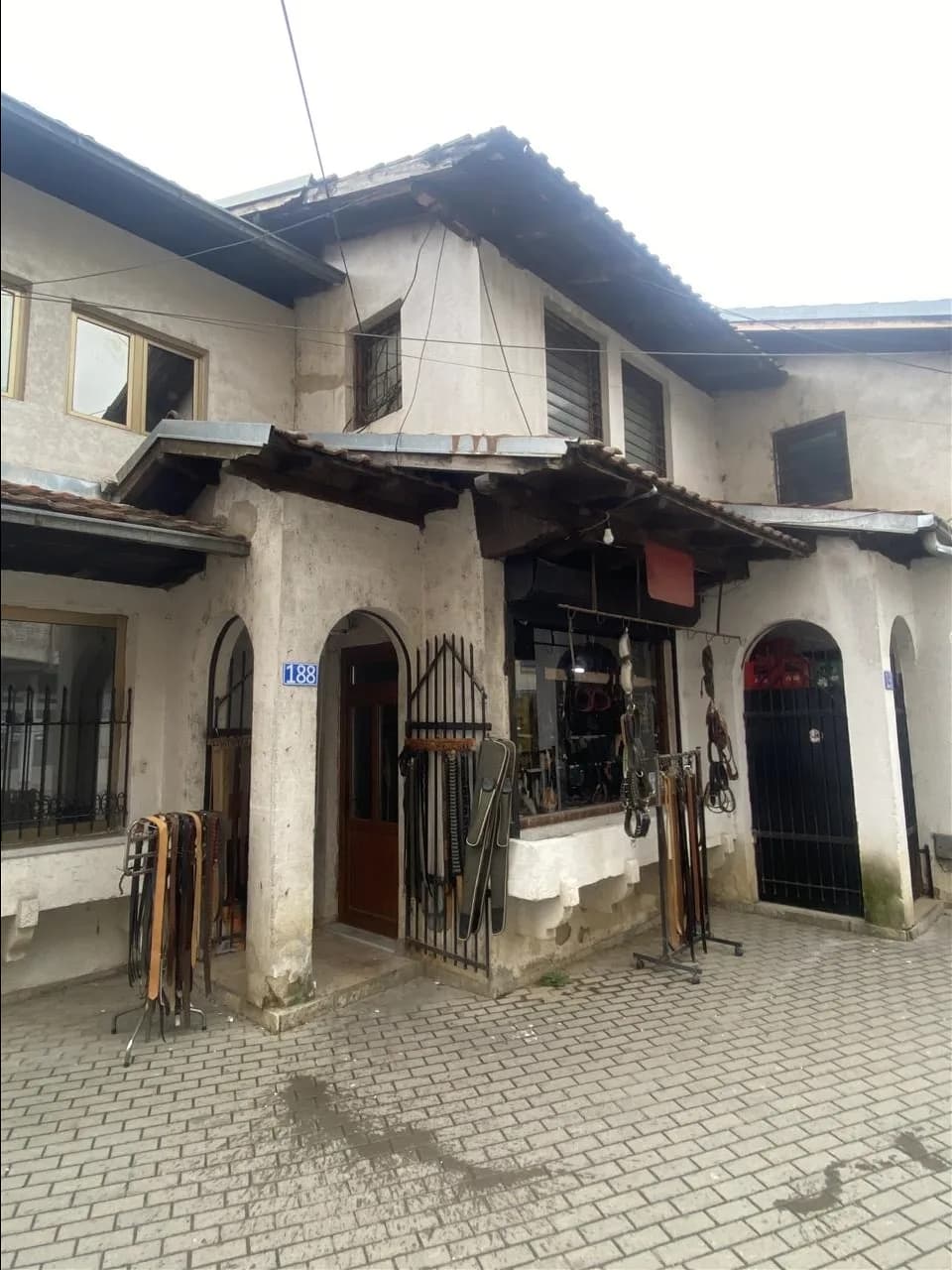 Shitet lokali tek Qendra Zejtare, Pejë — foto 2 nga 3