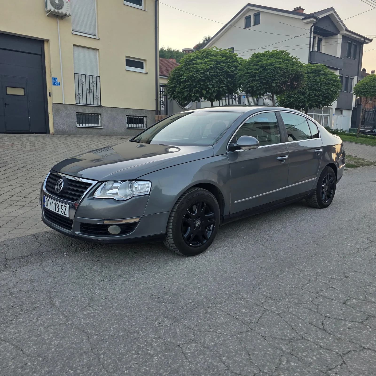 VW Passat 2.0 TDI, 2005 — foto 1 nga 8