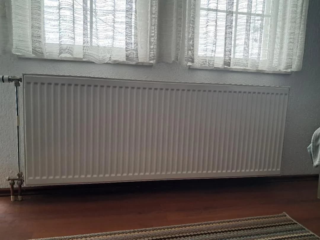 Shiten 8 radiatorë dhe kaldajë — foto 1 nga 6