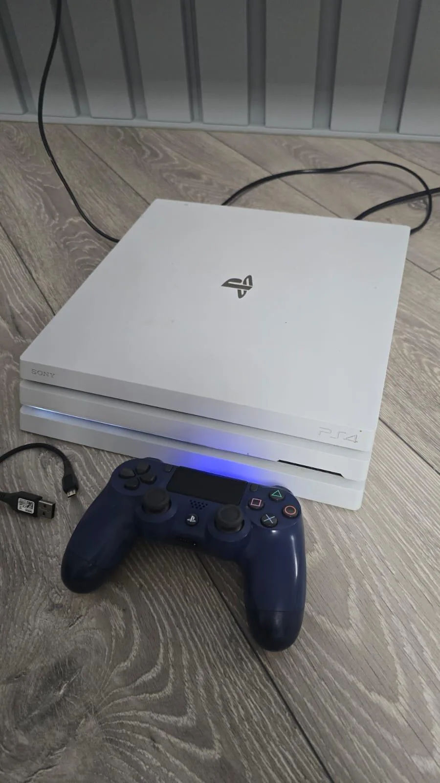 Shitet Playstation 4 Pro 1 TB — foto 1 nga 4