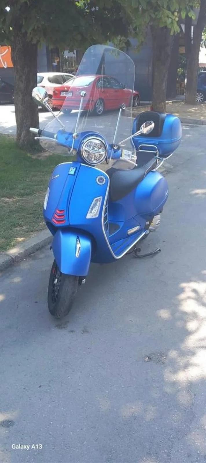 Shitet motoçikleta Vespa — foto 1 nga 7