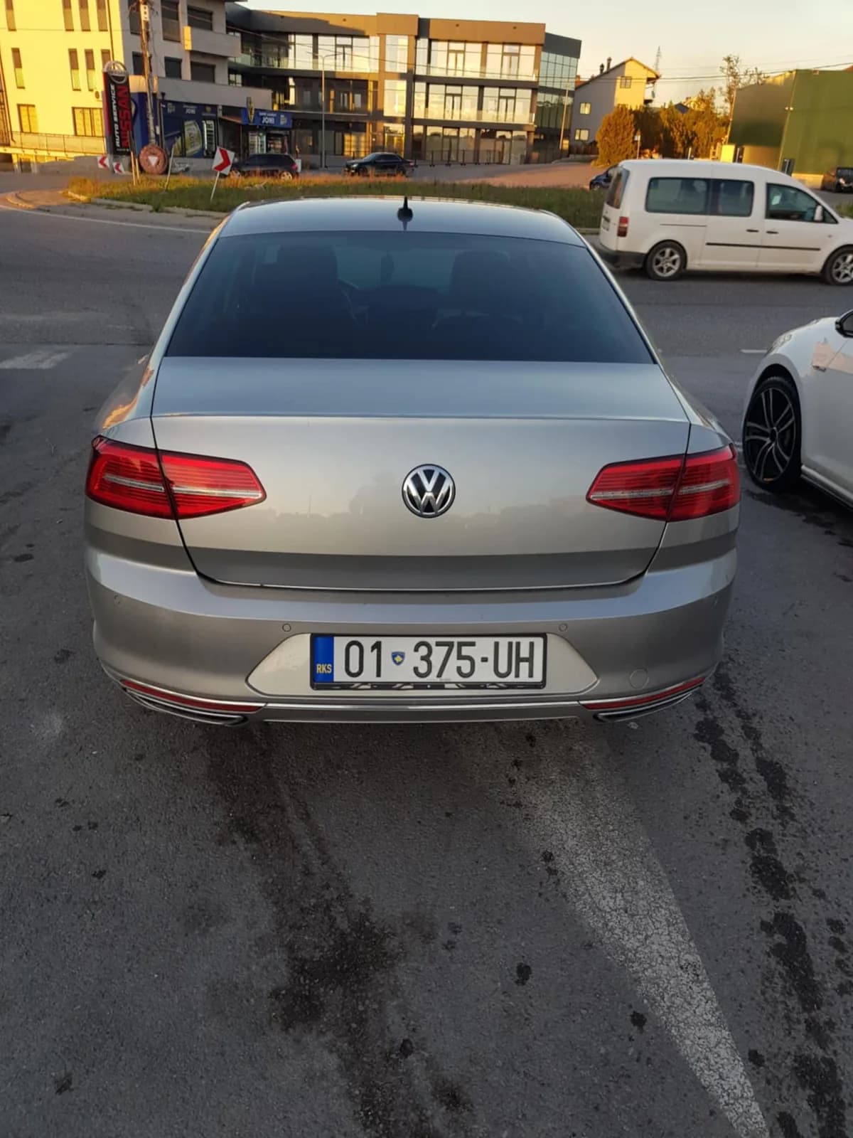 VW Passat B8 2.0 Bi-TDI 4Motion — foto 1 nga 5