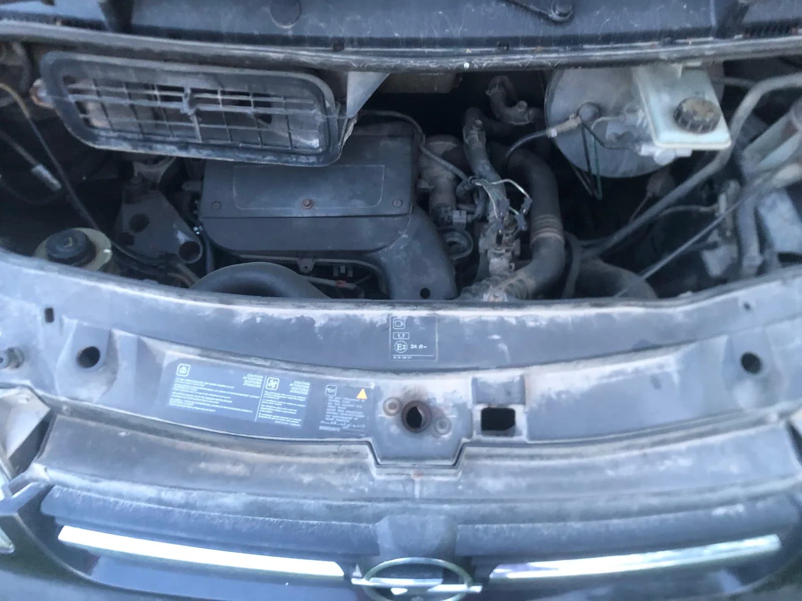 Opel Vivaro 1.9 TDCi, 6 shpejtësi, viti 2006 — foto 2 nga 7