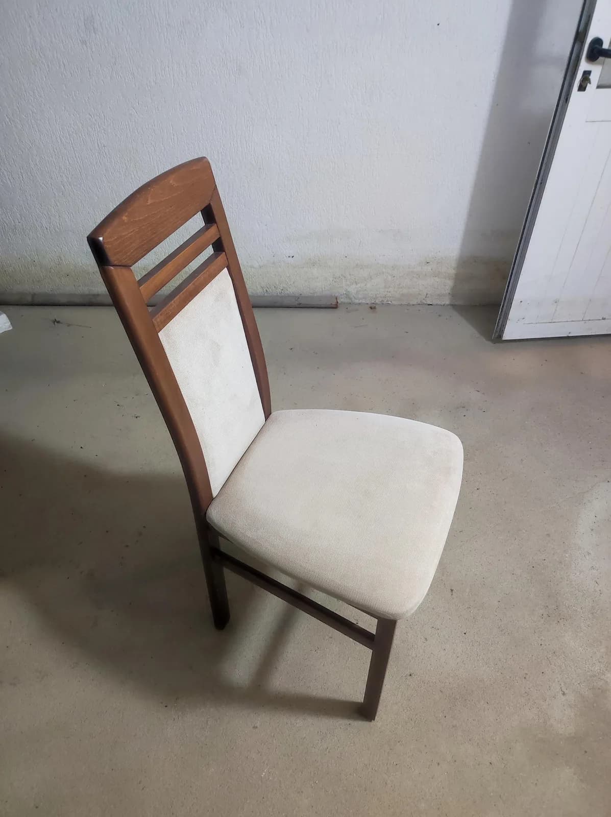 Tavolinë buke me 6 karrige — foto 2 nga 4