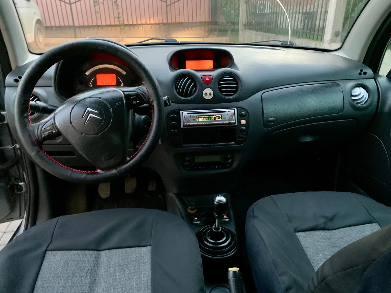 Citroën C3 1.4 HDi, Viti 2004 — foto 2 nga 9