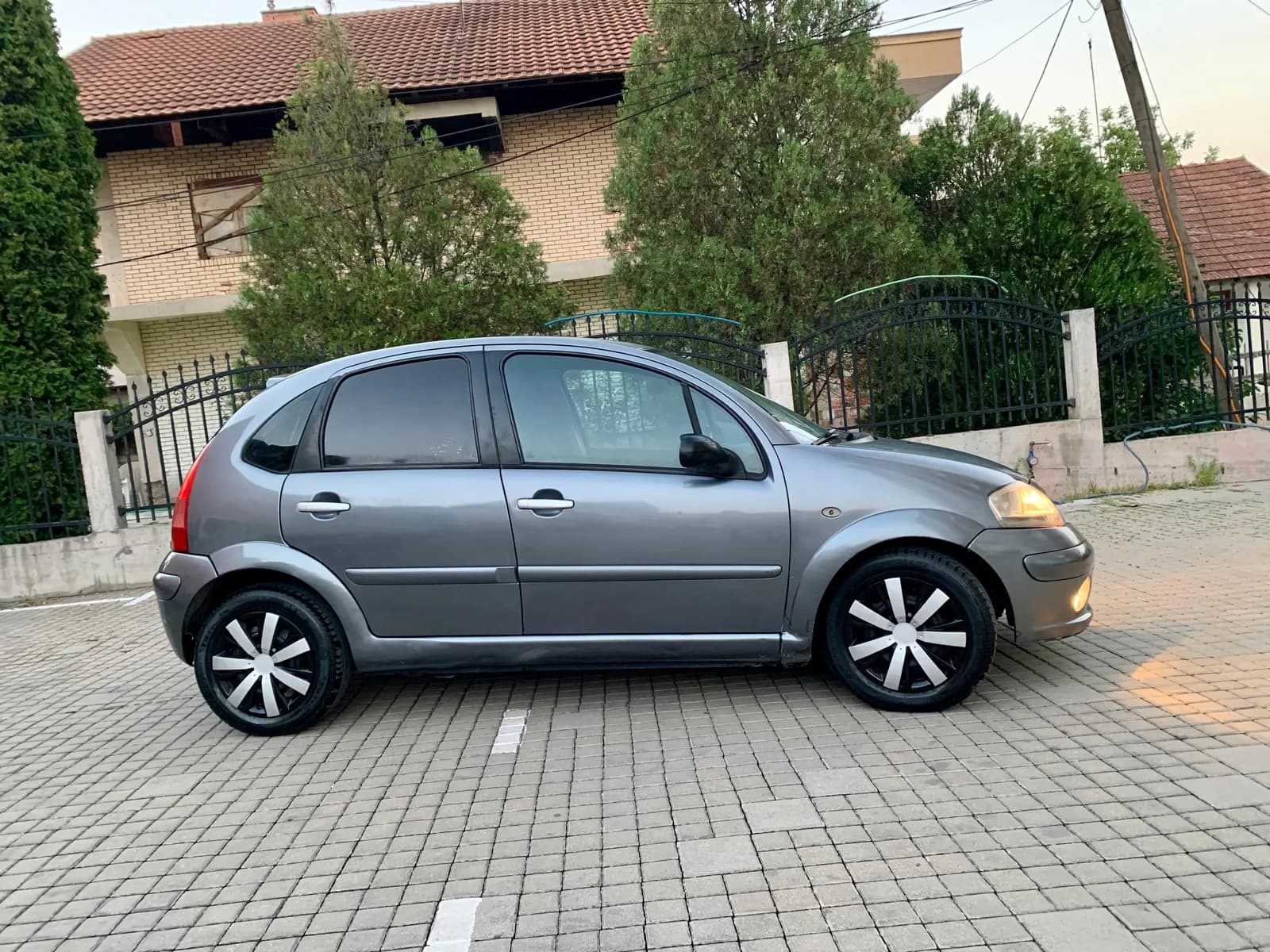 Citroën C3 1.4 HDi, Viti 2004 — foto 1 nga 9