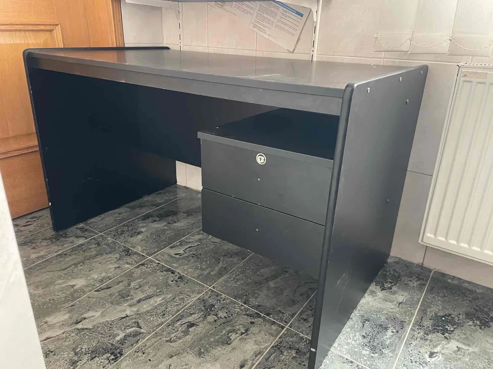 Tavolinë pune — foto 2 nga 3