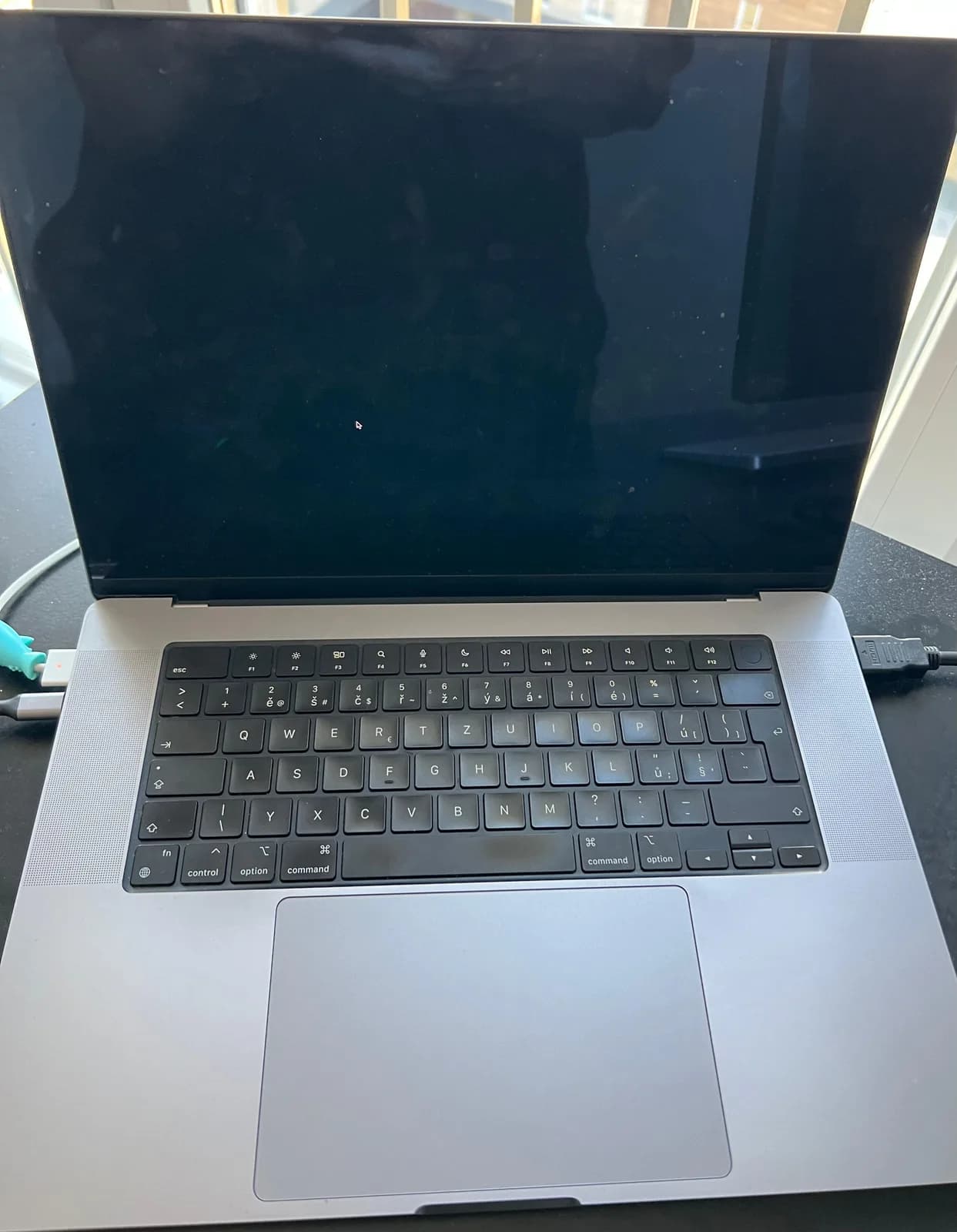 Macbook Pro 16 inch M1 Pro 16GB Ram — foto 2 nga 2