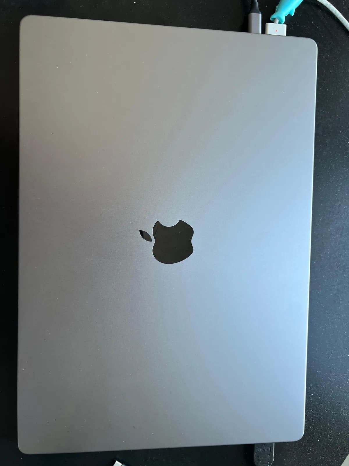 Macbook Pro 16 inch M1 Pro 16GB Ram — foto 1 nga 2