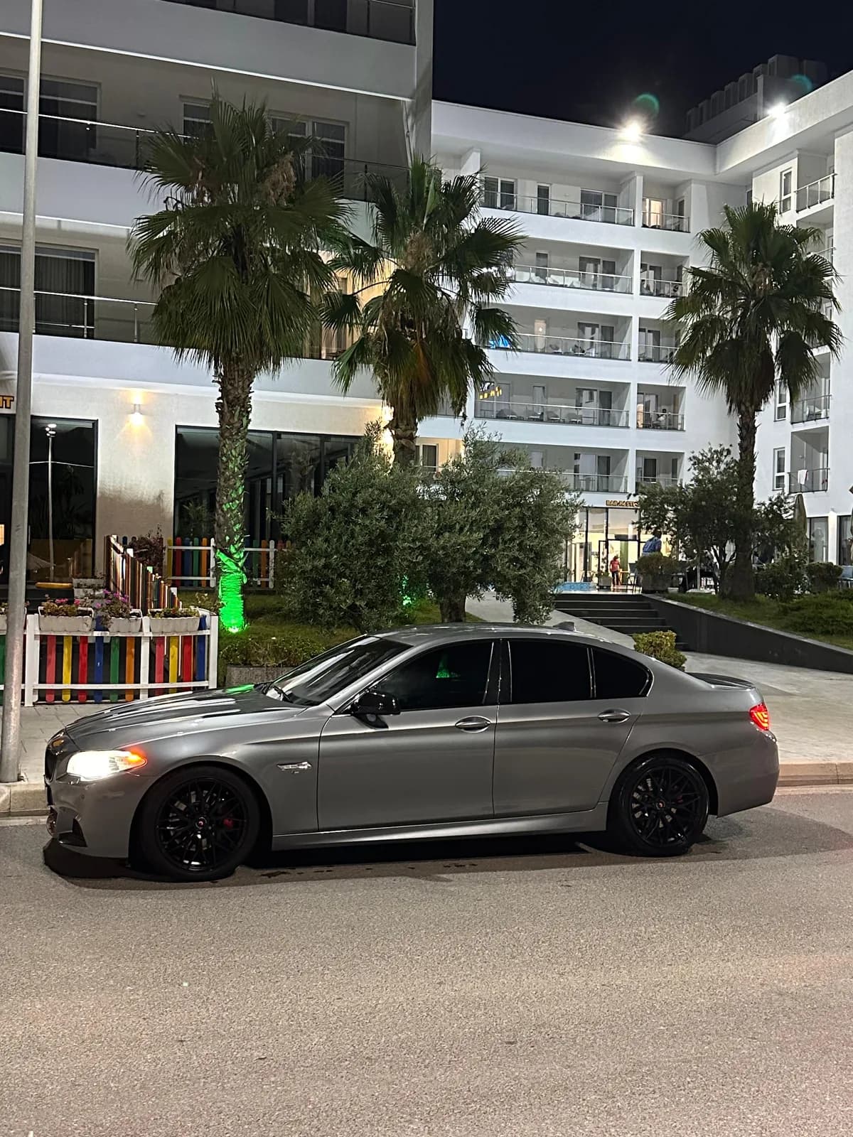 BMW F10 530d 3.0D, Viti 2010 — foto 1 nga 5