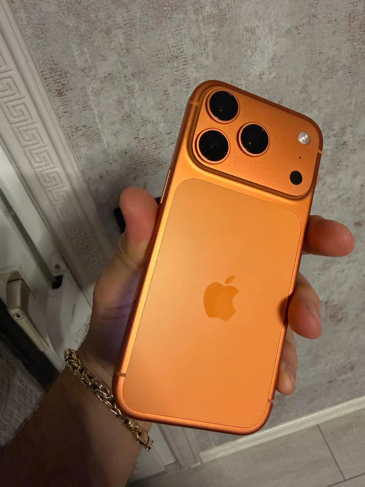 iPhone 17 Pro, eSIM, 256 GB — foto 1 nga 8