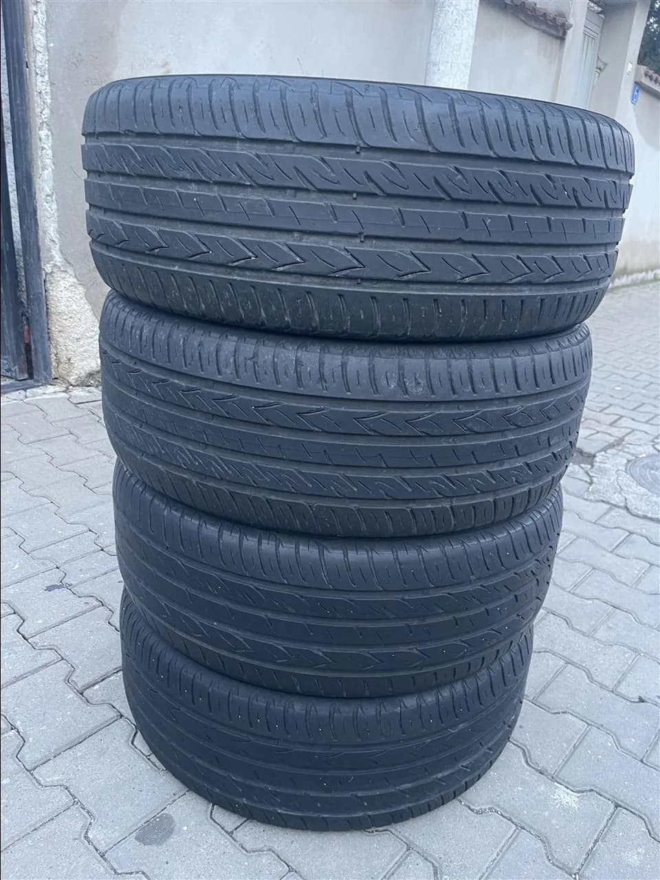 Goma verore 235/55 R19, 2022 — foto 1 nga 11