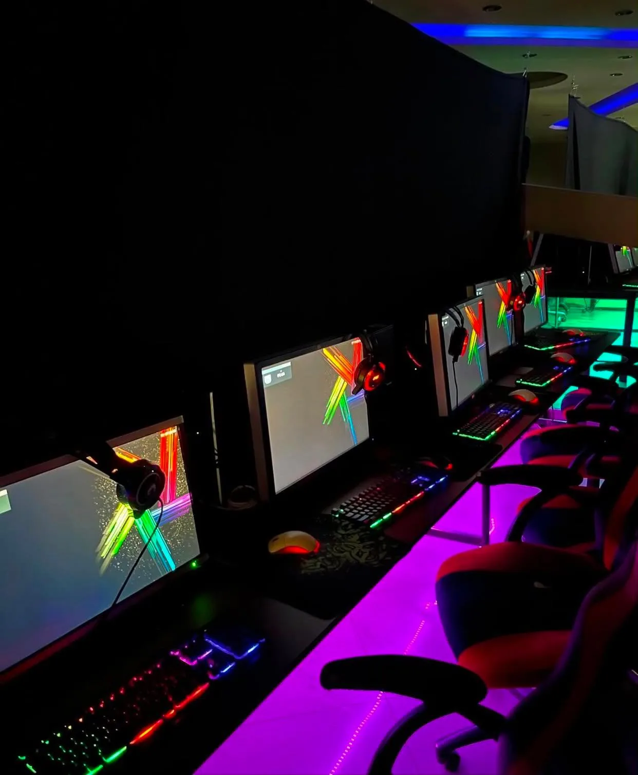 Kompjuterë dhe inventar për Internet Caffe — foto 1 nga 6