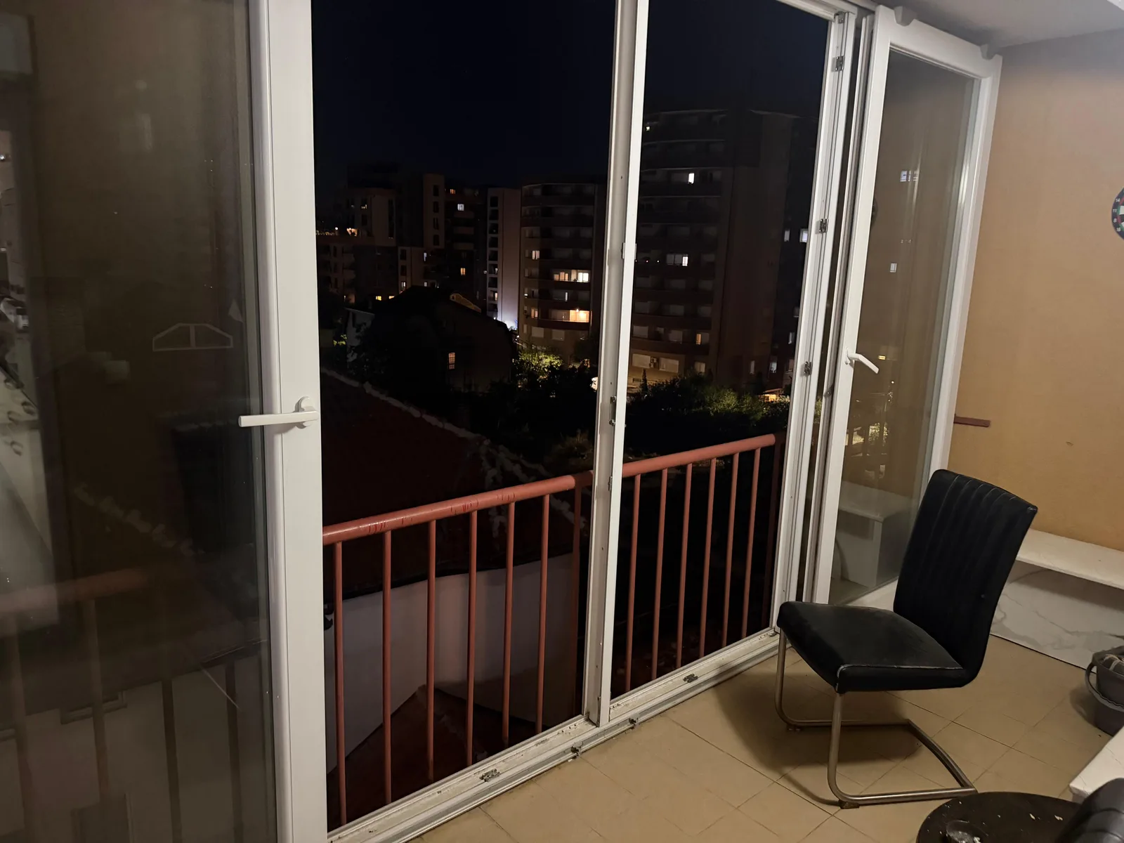 Banesë në shitje - tek Frutaria, Muharrem Fejza — foto 2 nga 11