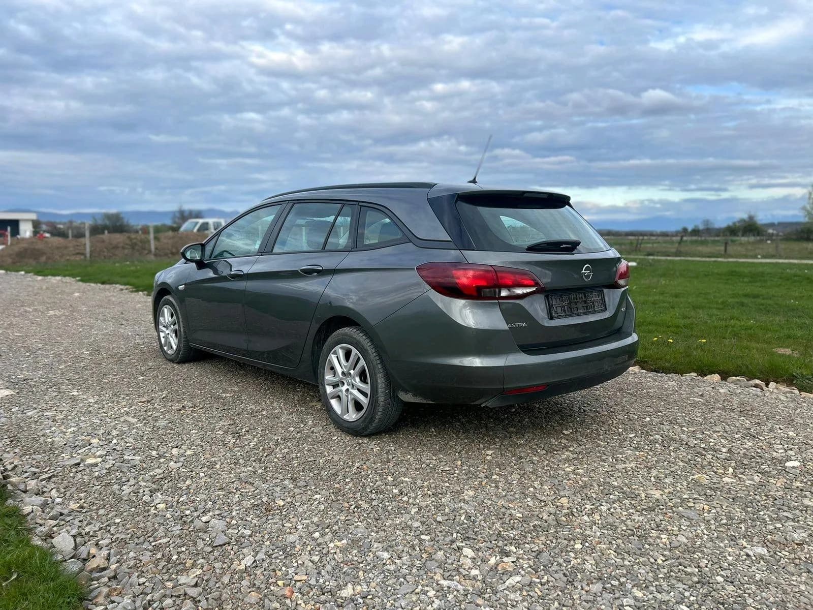 Opel Astra 2018 1.6 CDTi — foto 2 nga 10