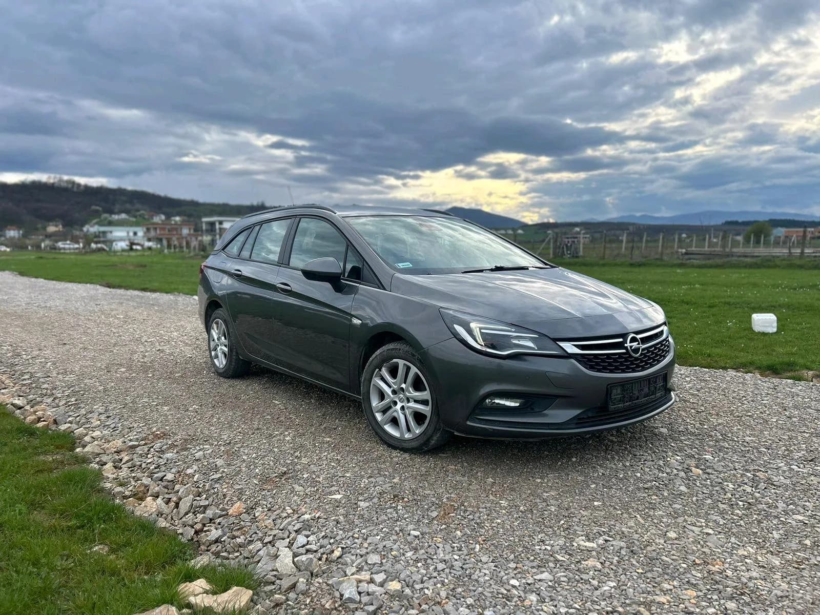 Opel Astra 2018 1.6 CDTi — foto 1 nga 10