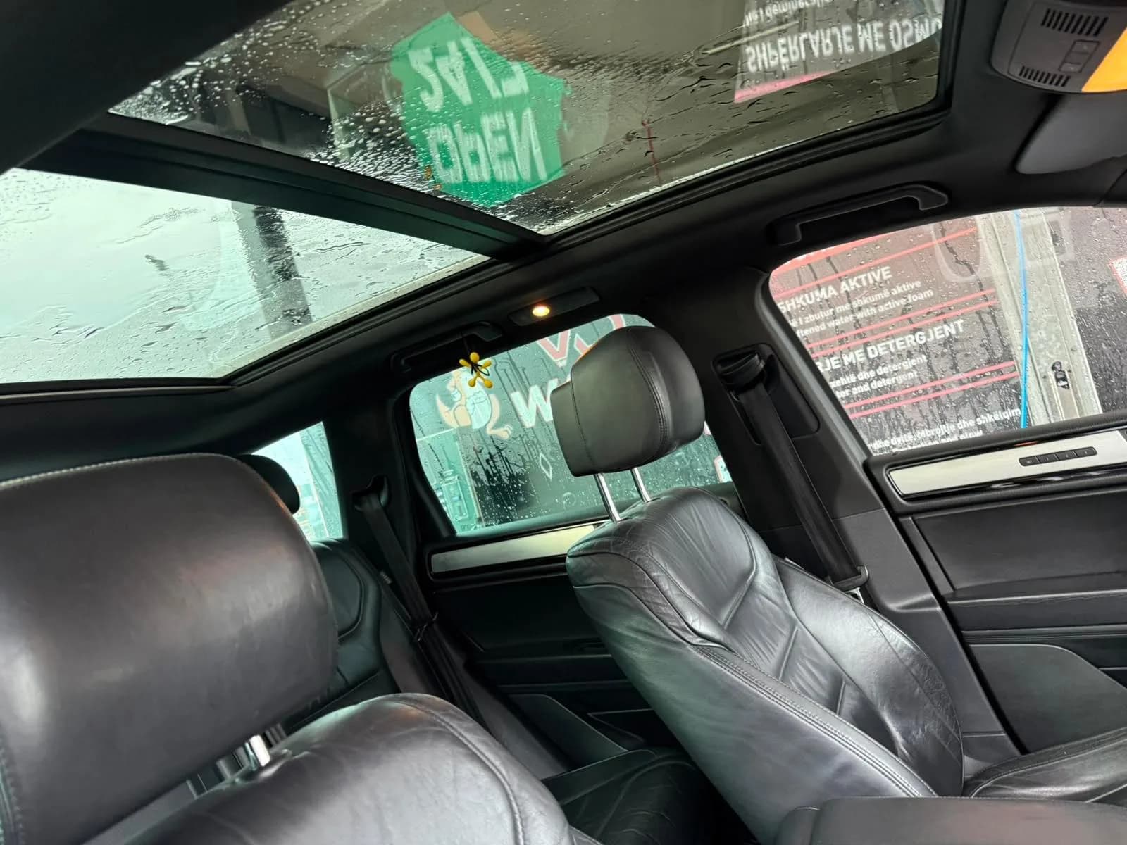 Touareg 3.0 TDI 4x4, Viti 2011 — foto 2 nga 5