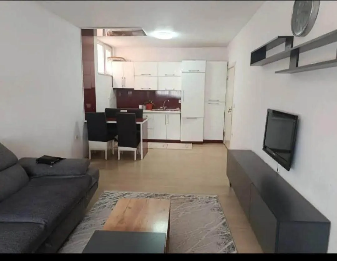 Banesë 3 dhomëshe me qira - Fushë Kosovë, afër Hotel Qama — foto 2 nga 7