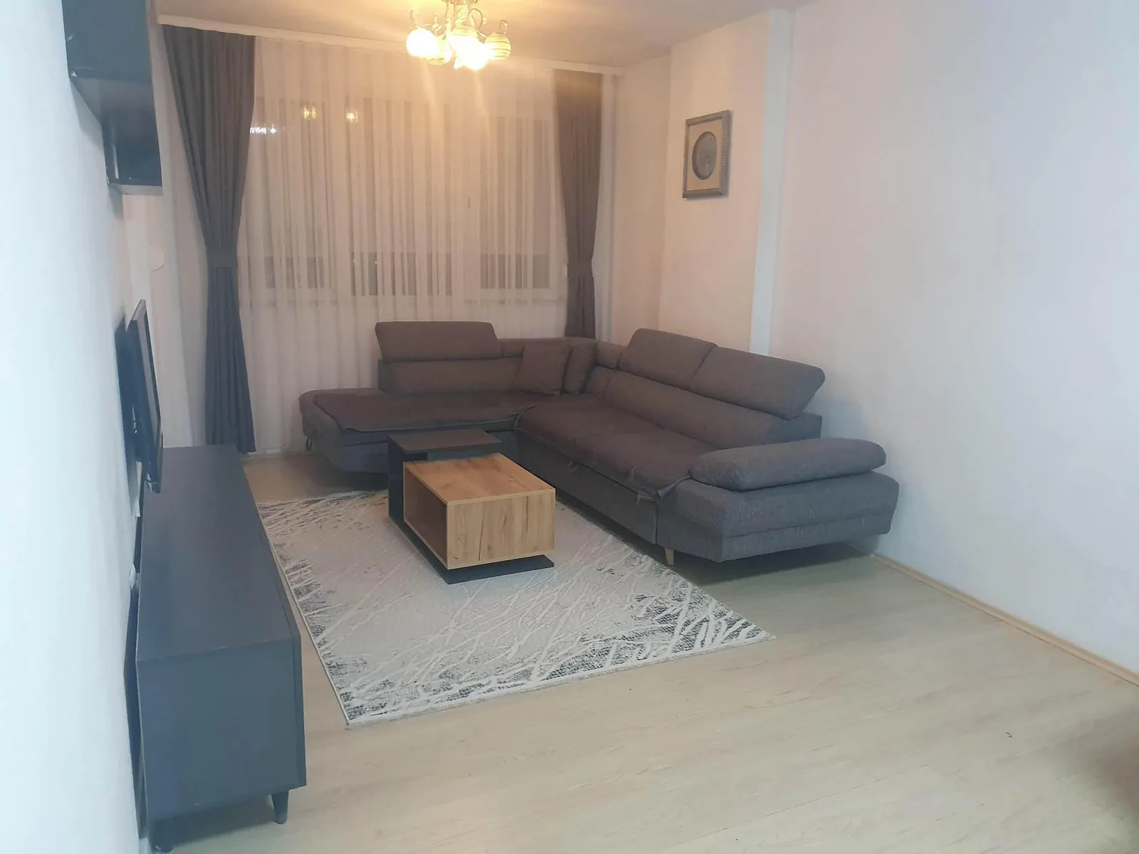 Banesë 3 dhomëshe me qira - Fushë Kosovë, afër Hotel Qama — foto 1 nga 7