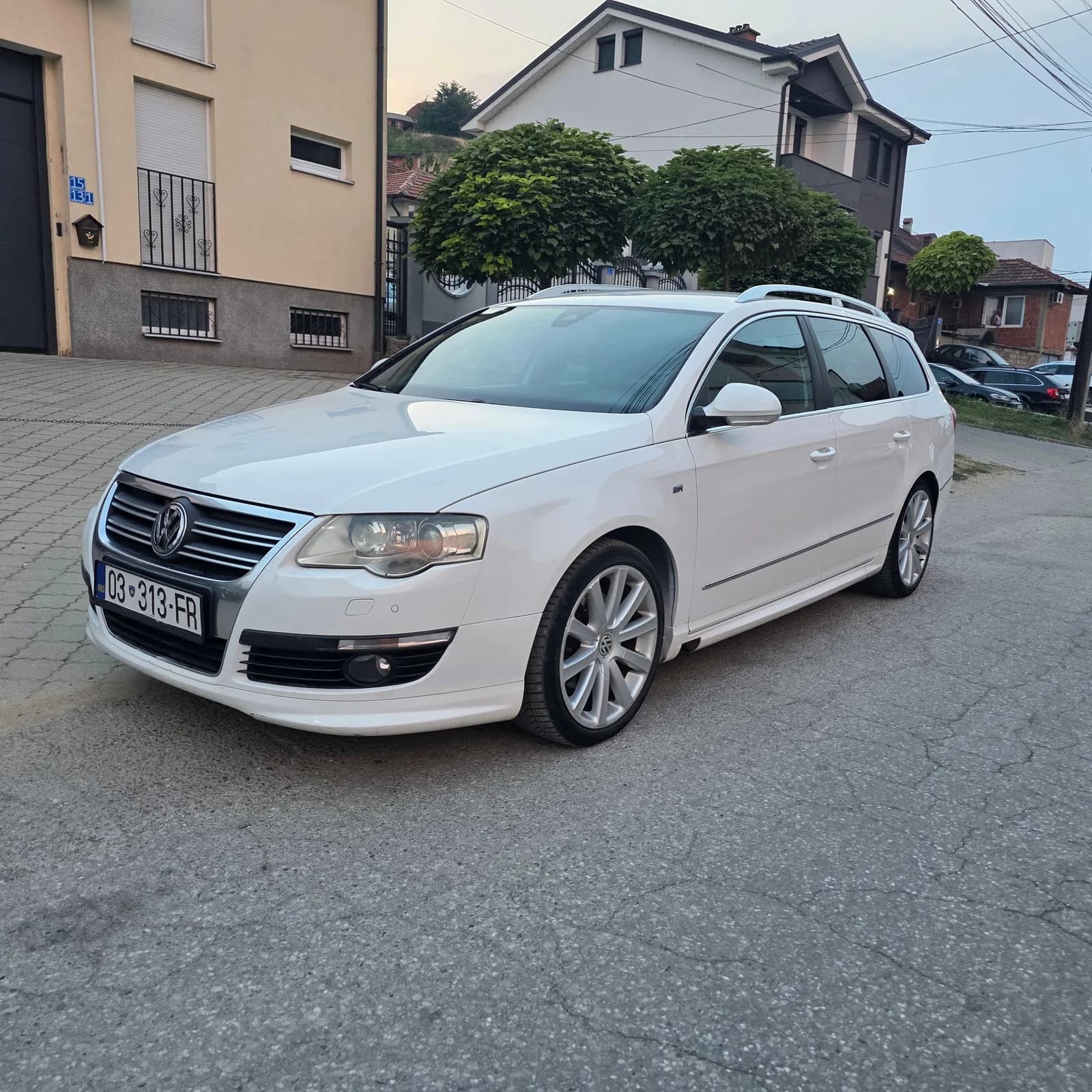 Volkswagen Passat R-Line 2.0 TDI, 2009 — foto 1 nga 10