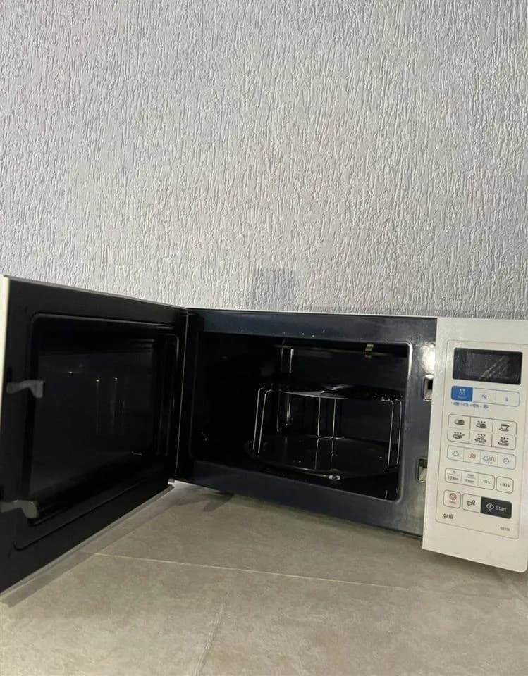 Shitet mikrovalë Samsung — foto 1 nga 5