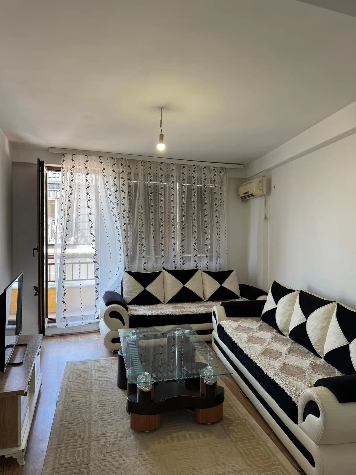 Banesë me qira në qendër (te 4 Llullat) — foto 2 nga 9
