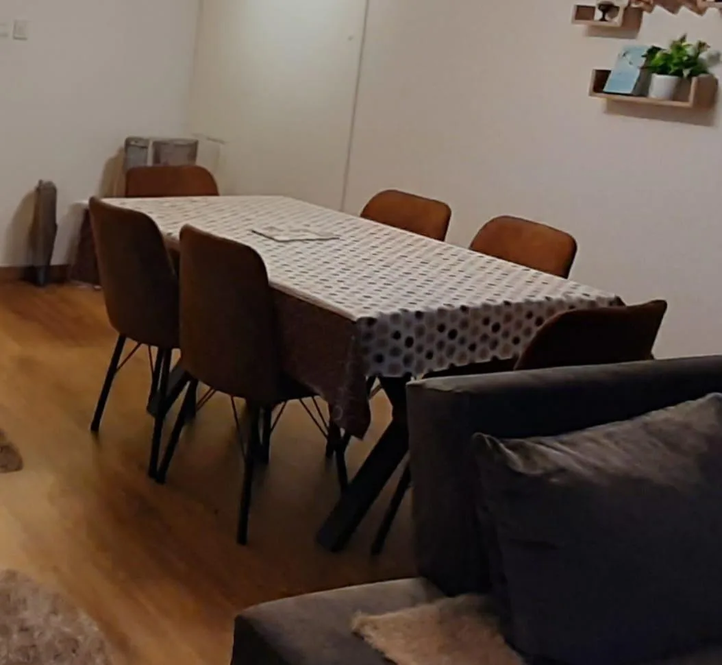 Shes tavolinën me 6 karrige (dru masiv) — foto 2 nga 2