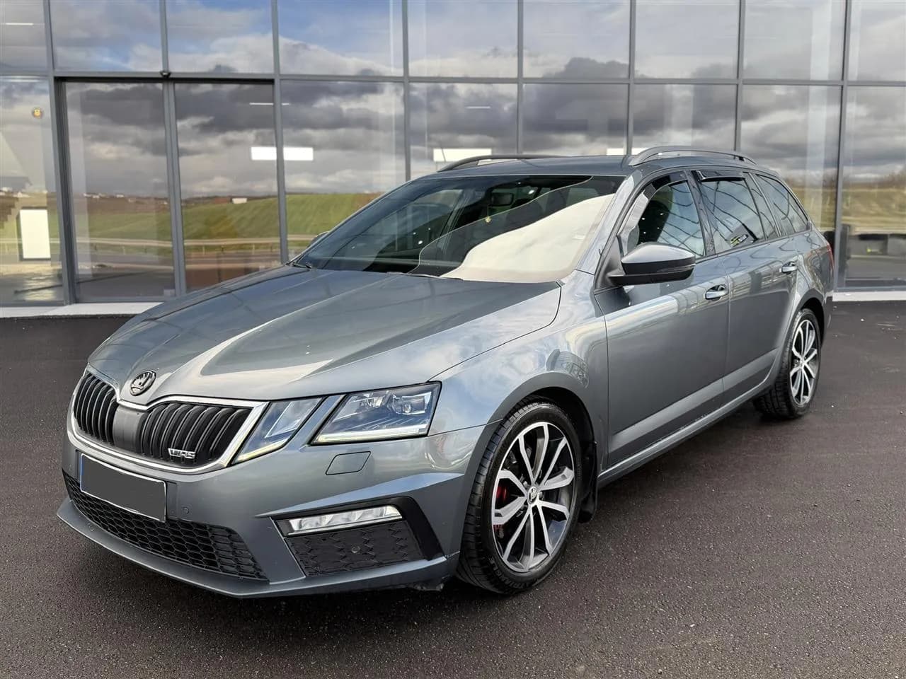 Škoda Octavia VRS, 184 PS, facelift, 2018, automatik — foto 1 nga 8