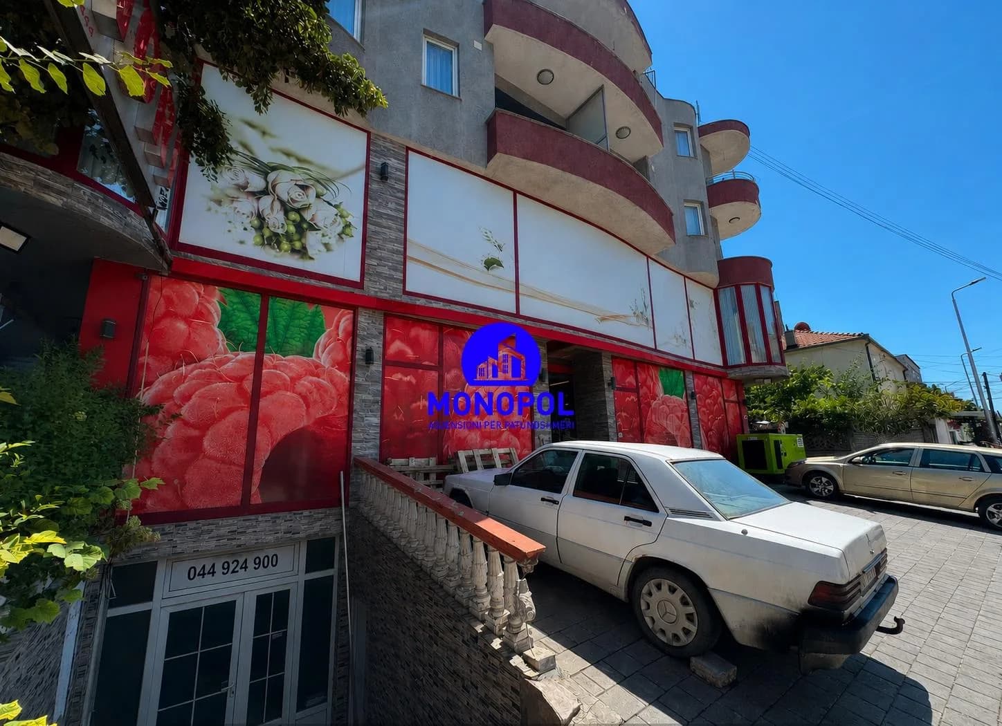 Lokal / depo me qira në Qendër — foto 2 nga 9