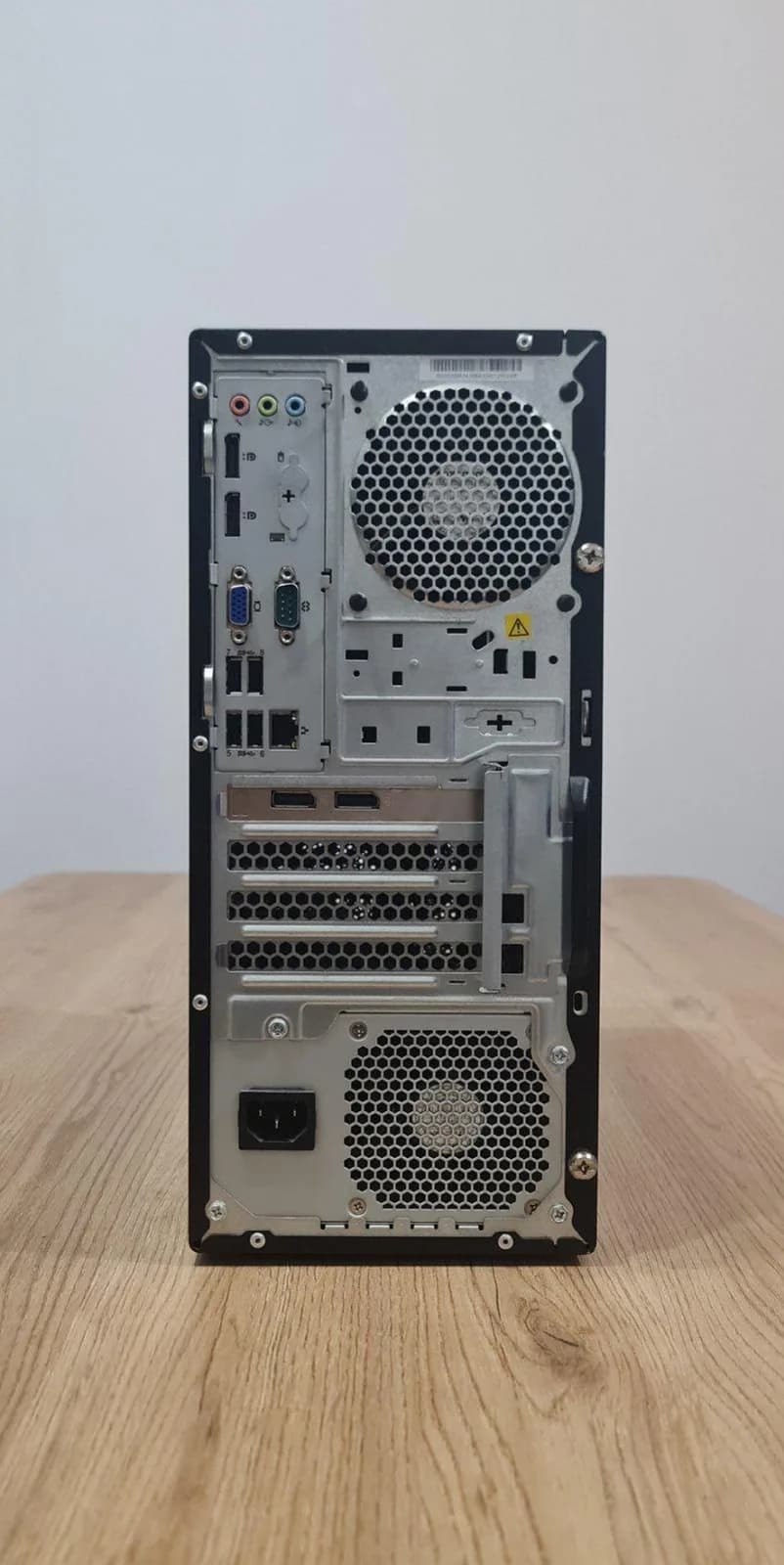 Shitet desktop PC Lenovo ThinkCentre — foto 1 nga 4