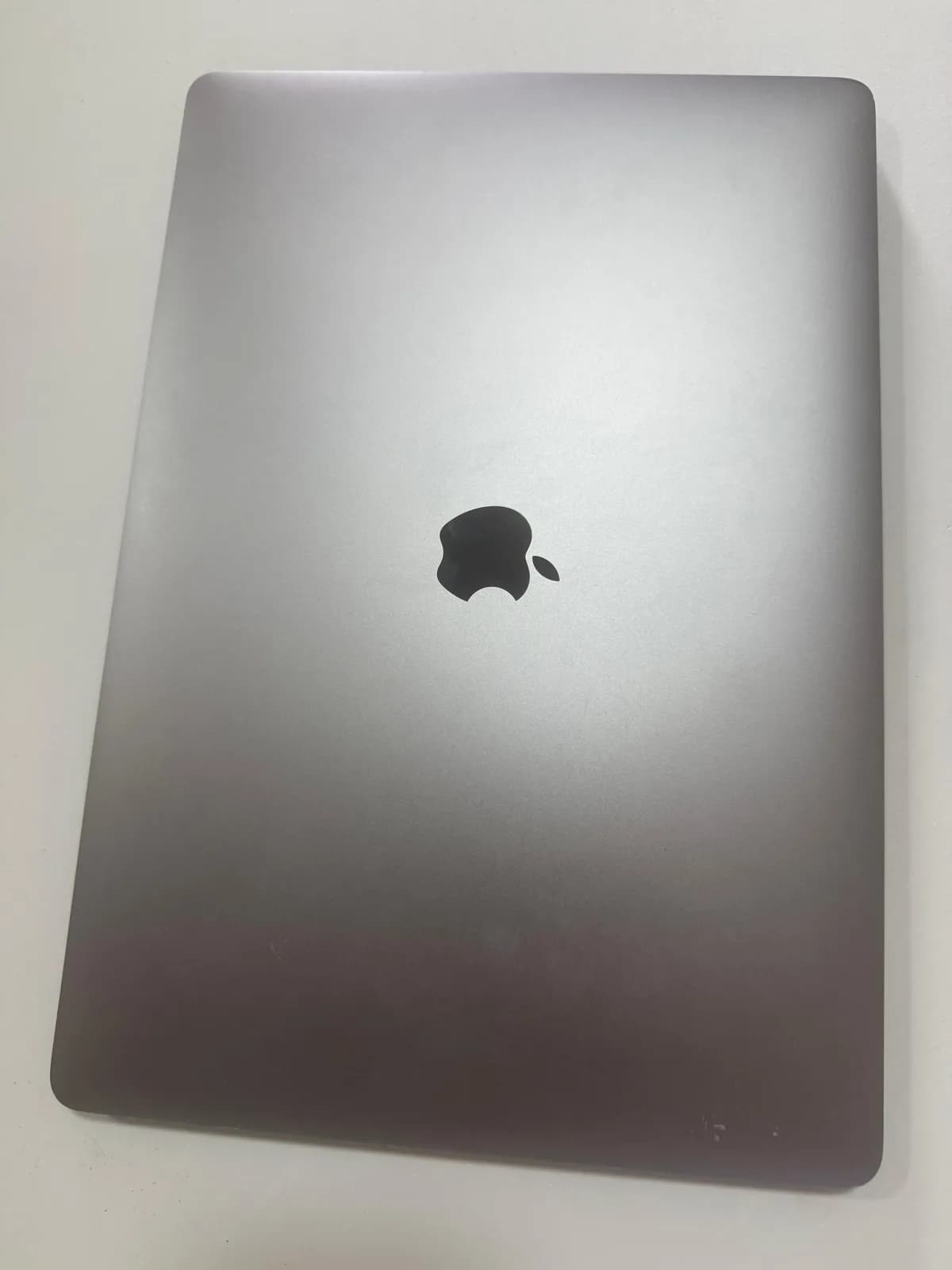 MacBook Pro 2017 — foto 1 nga 3