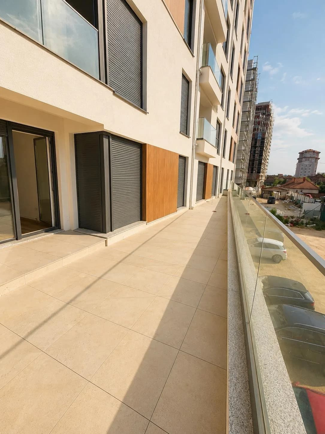Banesë e re me qira, 118 m² + terasë 60 m² në Kalabri (Emshir) — foto 1 nga 8