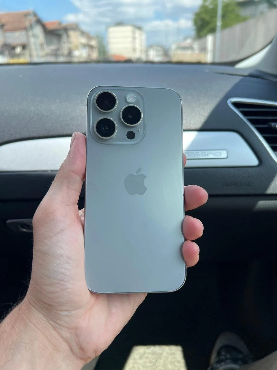 iPhone 15 Pro, 128 GB — foto 1 nga 3
