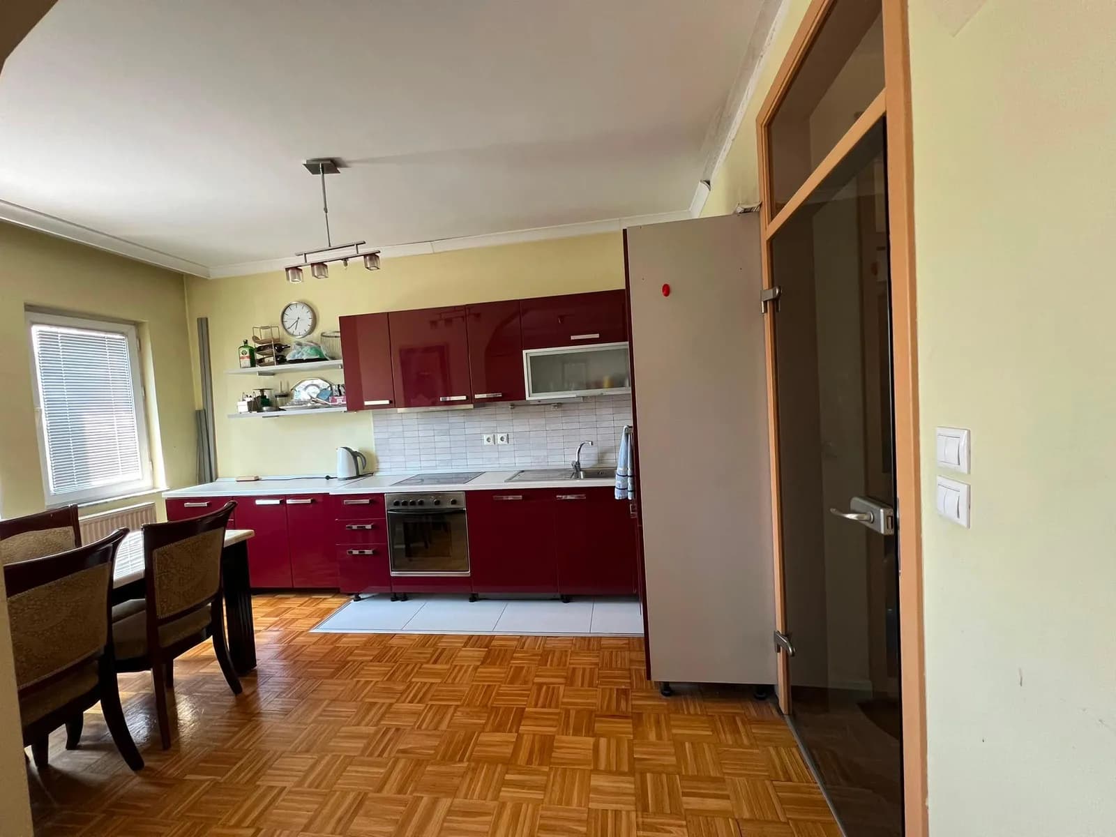 Banesë me qira 2+1 në Bregun e Diellit, kati i parë — foto 2 nga 6