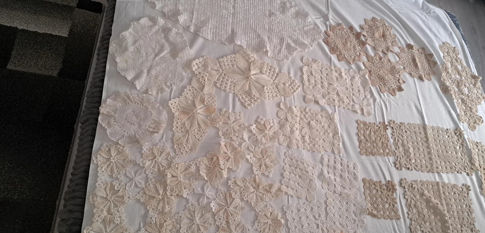 Shes koleksion të pasur me punime dore tradicionale (tentene) — foto 2 nga 4