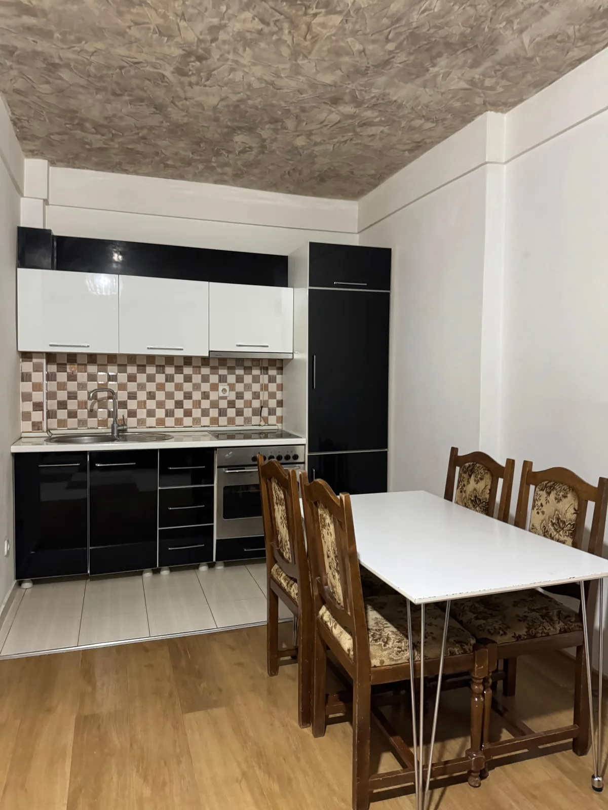 Banese 1+1 me qira në qendër të Fushë Kosovës — foto 2 nga 10