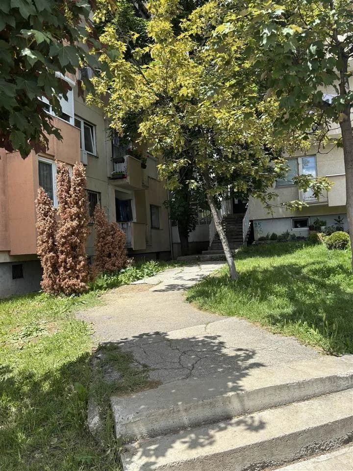 Banesë 1+1 me qira në Bregun e Diellit — foto 1 nga 11
