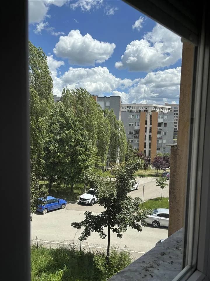 Banesë 1+1 me qira në Bregun e Diellit — foto 2 nga 11