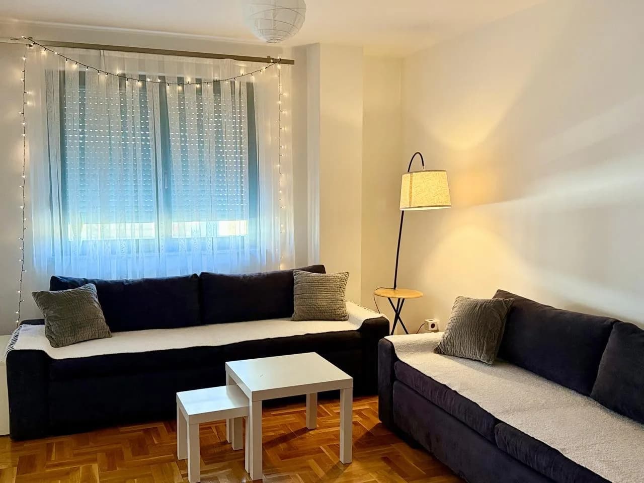 Divanë të kaltër të errët, 150 € secili — foto 1 nga 2